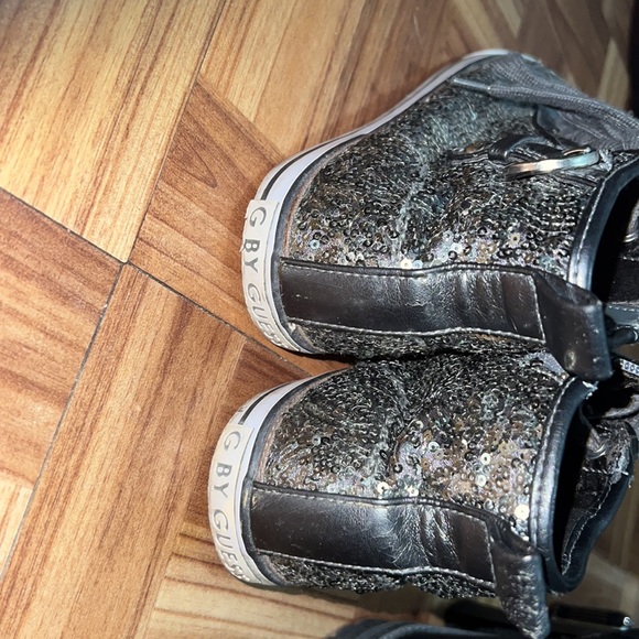 Shiny classic shoes grey white and charcoal - Picture 3 of 4